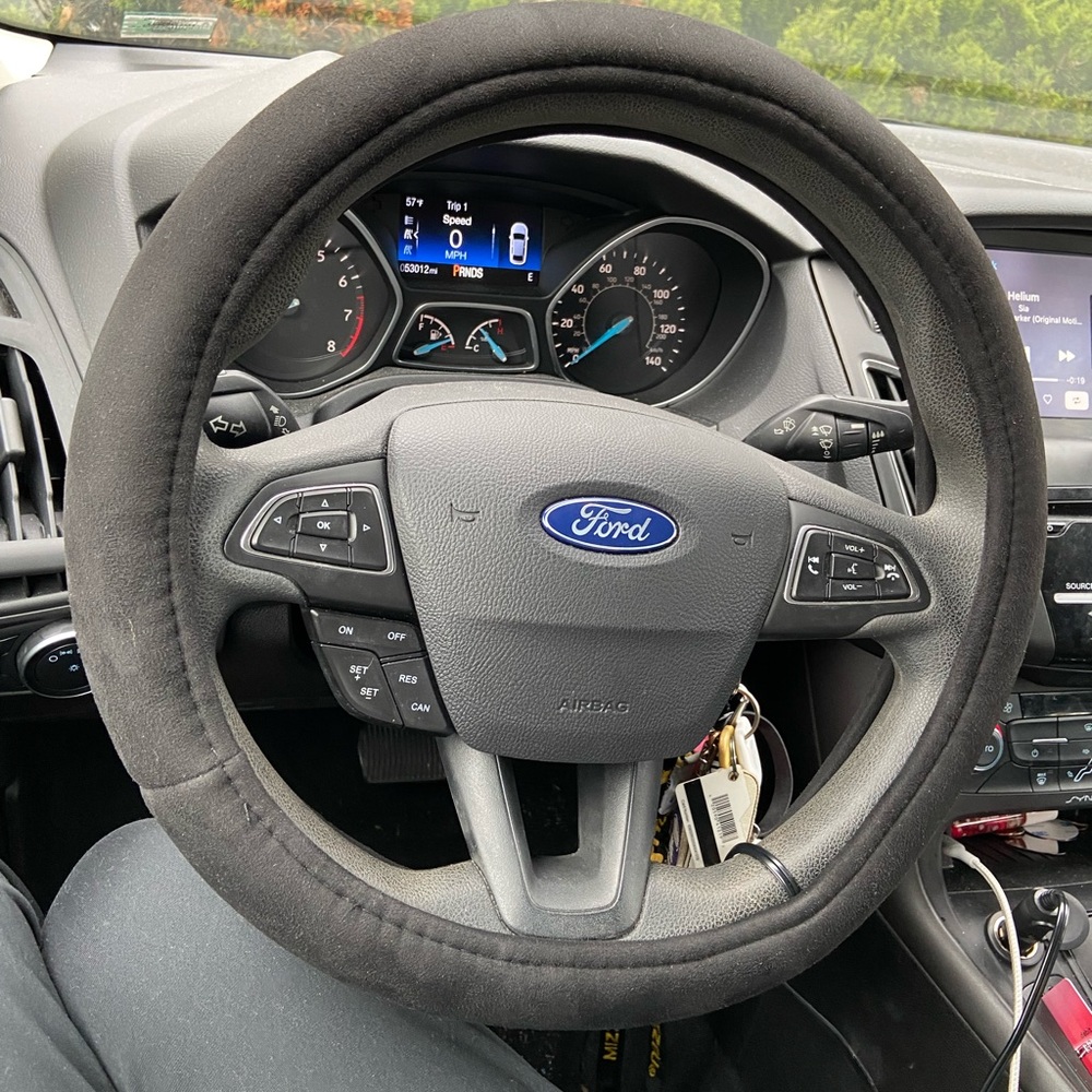 Heated steering wheel cover